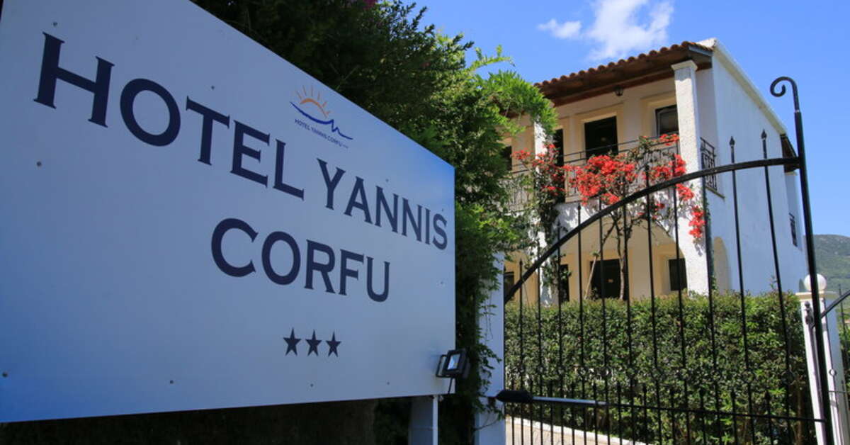 Een foto van de buitenkant van Hotel Yannis Corfu