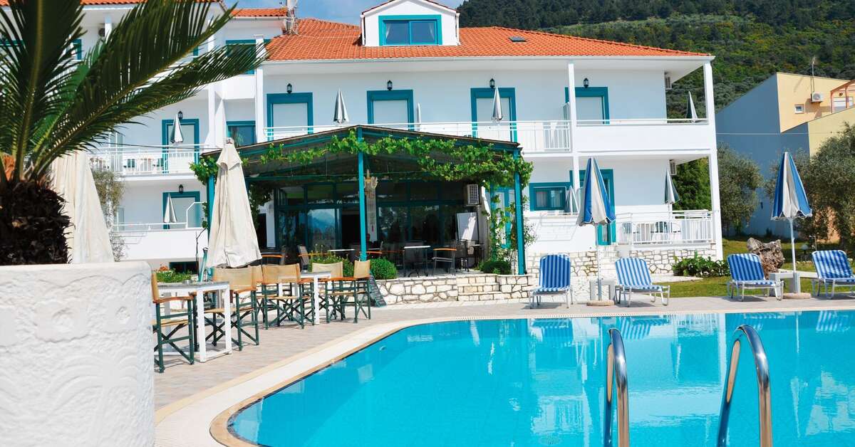 Een foto van het zwembad bij Hotel Dimitris