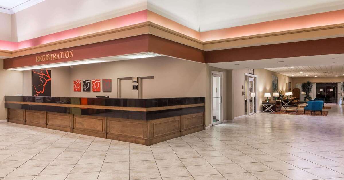 Ein Foto Ramada by Wyndham Kissimmee Gateway
