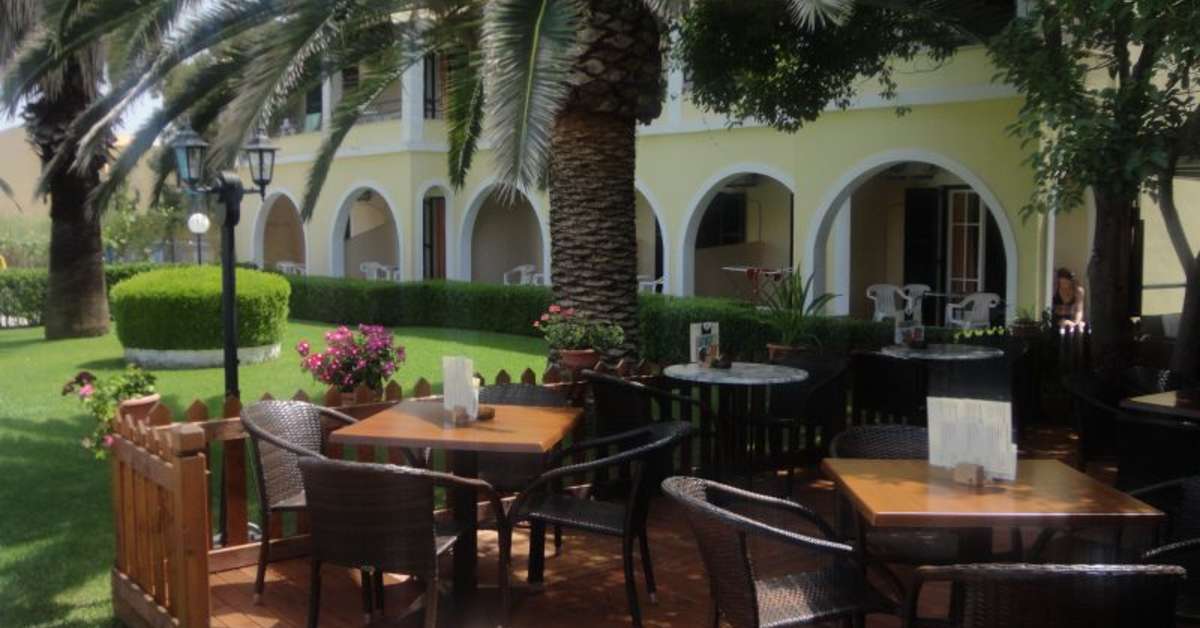 Een foto van het terras bij Tereza Appartementen