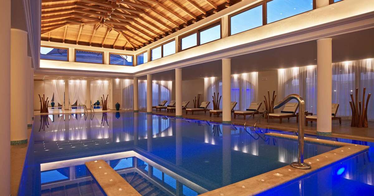 Een foto van het zwembad bij Mitsis Laguna Resort & Spa