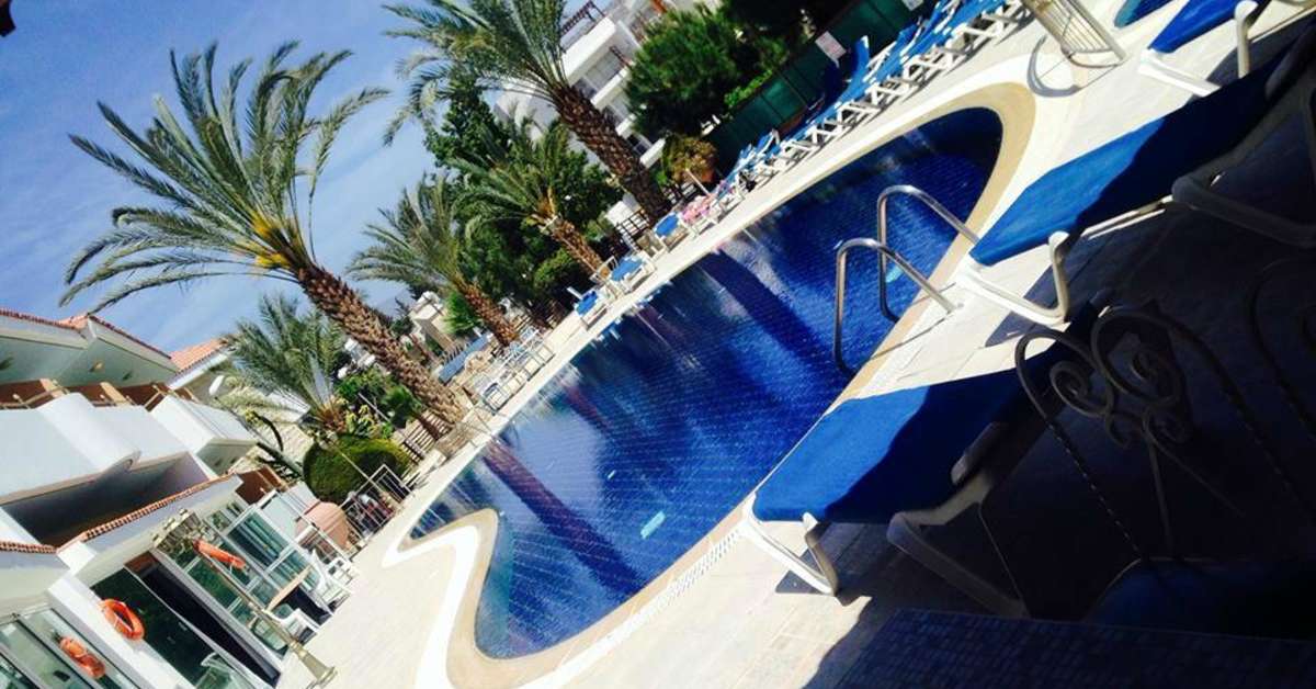 Een foto van het zwembad bij Moniatis Hotel