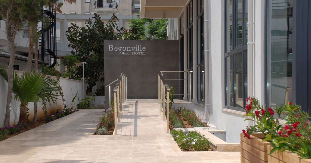 Een foto van de buitenkant van Begonville Beach Hotel