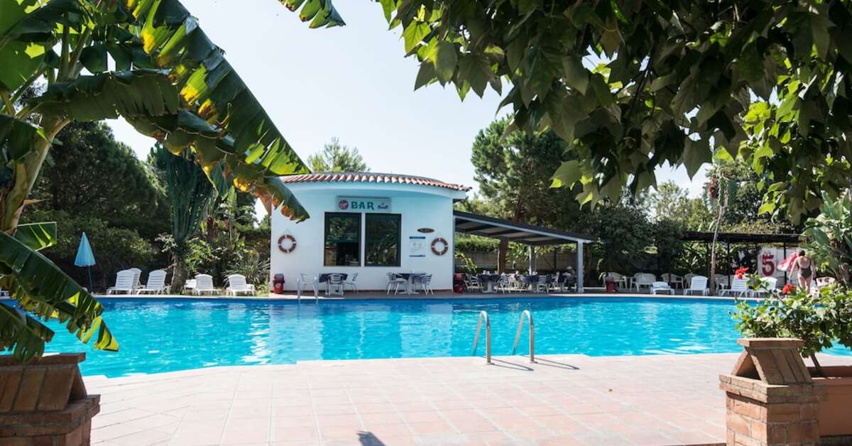 Ein Foto vom Pool im Villaggio Alkantara