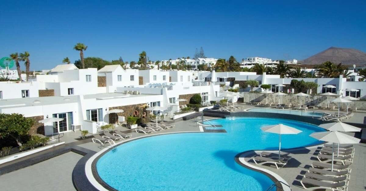 Een foto van het zwembad bij Nautilus Lanzarote