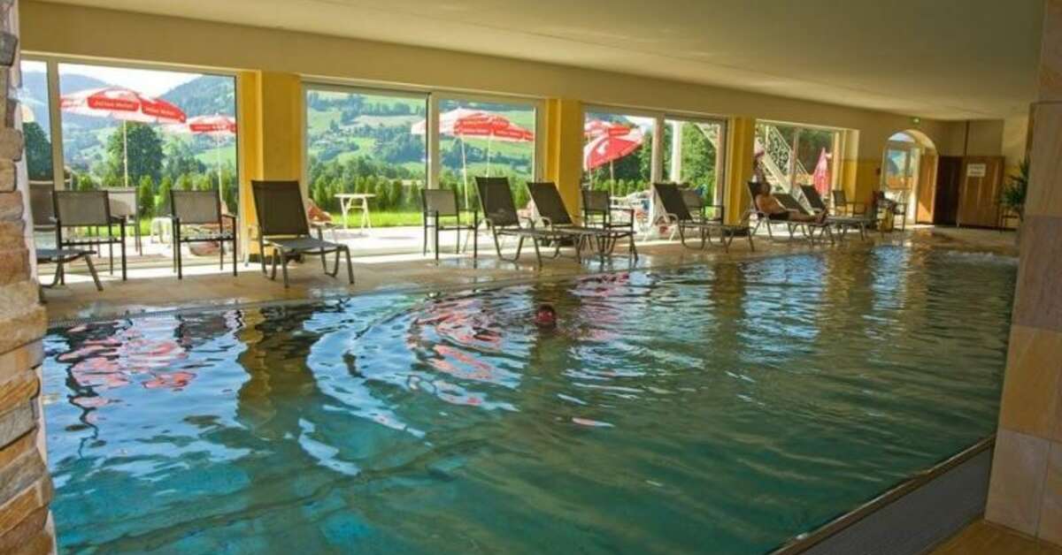Een foto van het zwembad bij Hotel Harfenwirt