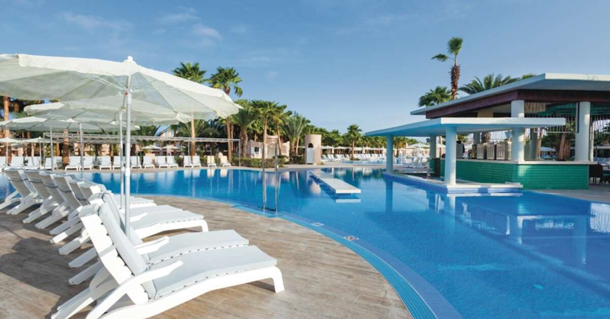 Een foto van het zwembad bij Riu Cabo Verde