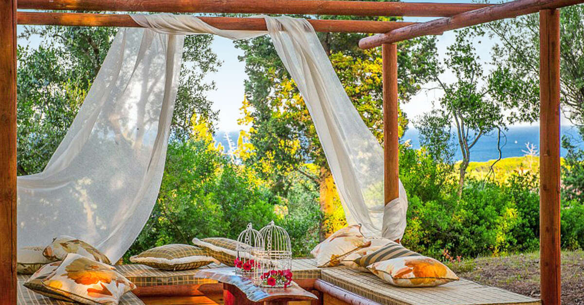 Een foto van het terras bij Belvedere Luxury Suites