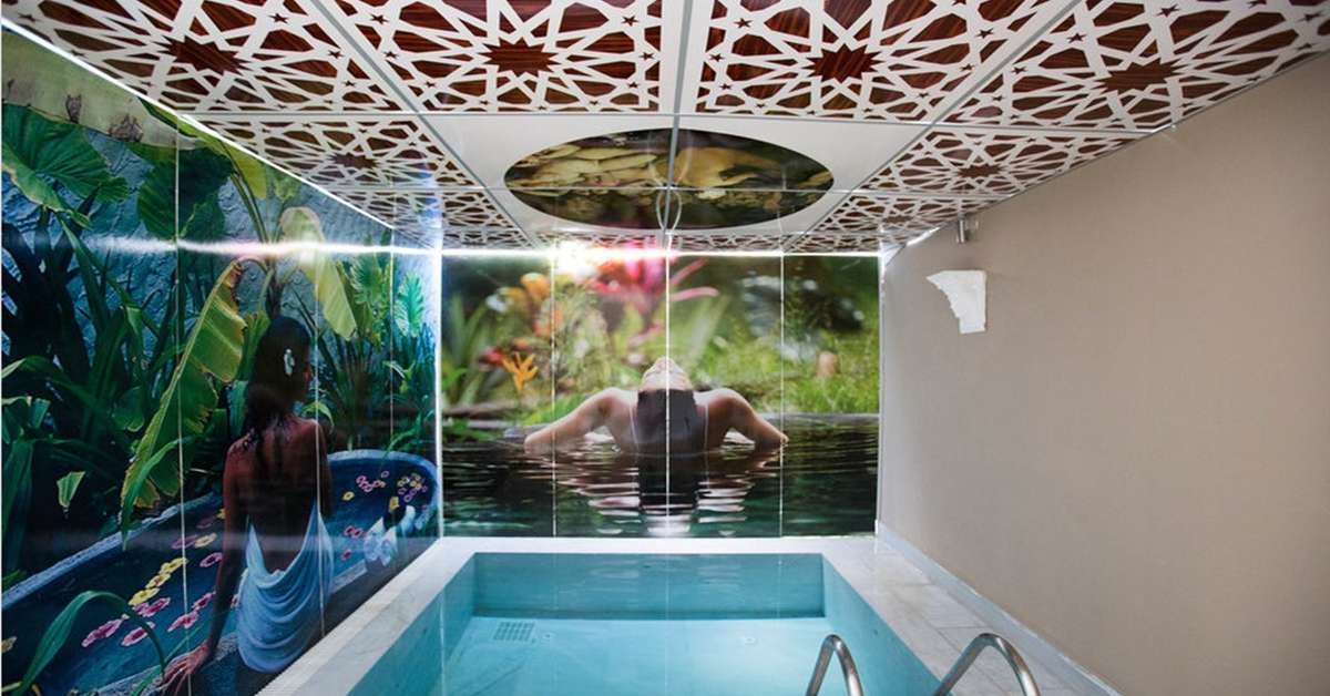 Een foto van het zwembad bij Nicholas Park Hotel