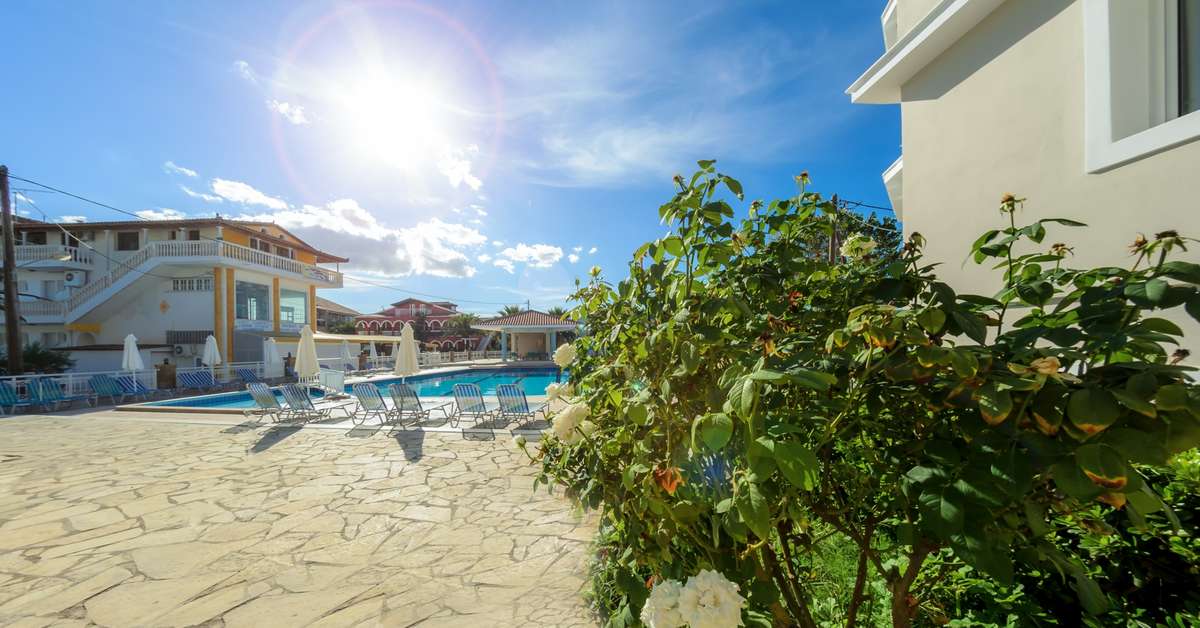Een foto van het zwembad bij Karras Hotel
