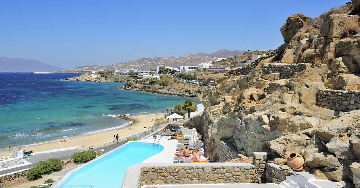 Een foto van het zwembad bij Mykonos Beach Hotel