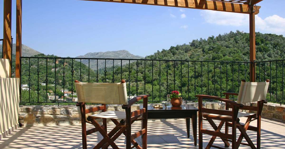 Een foto van het terras bij Aposperitis Guesthouse