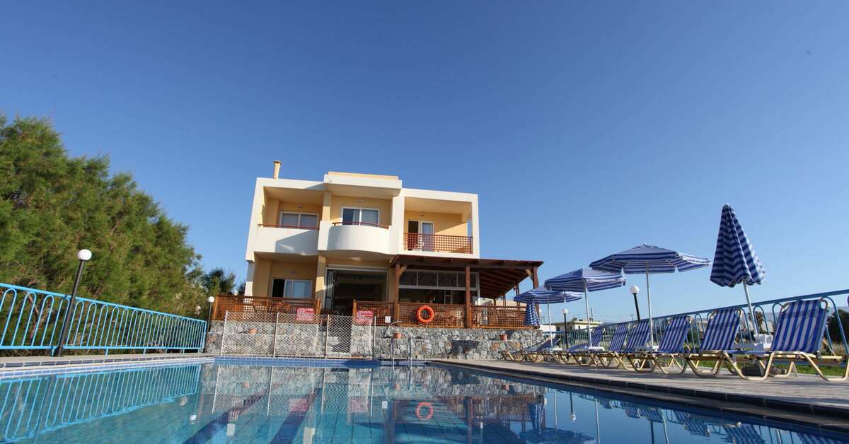 Ein Foto vom Pool im Danaos Beach Apartments