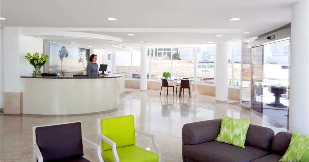 Een foto van het interieur van Allsun Hotel Paguera Park