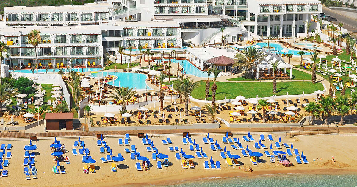 Een foto van het zwembad bij Sunrise Pearl Hotel & Spa