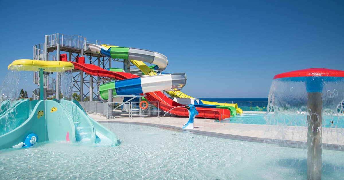 Een foto van het zwembad bij Horizon Beach Hotel