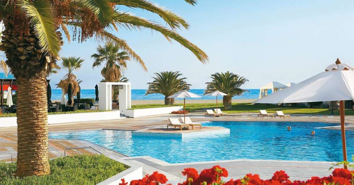 Een foto van het zwembad bij Grecotel Creta Palace