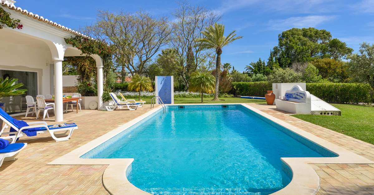 Een foto van het zwembad bij Villas Carvoeiro Club
