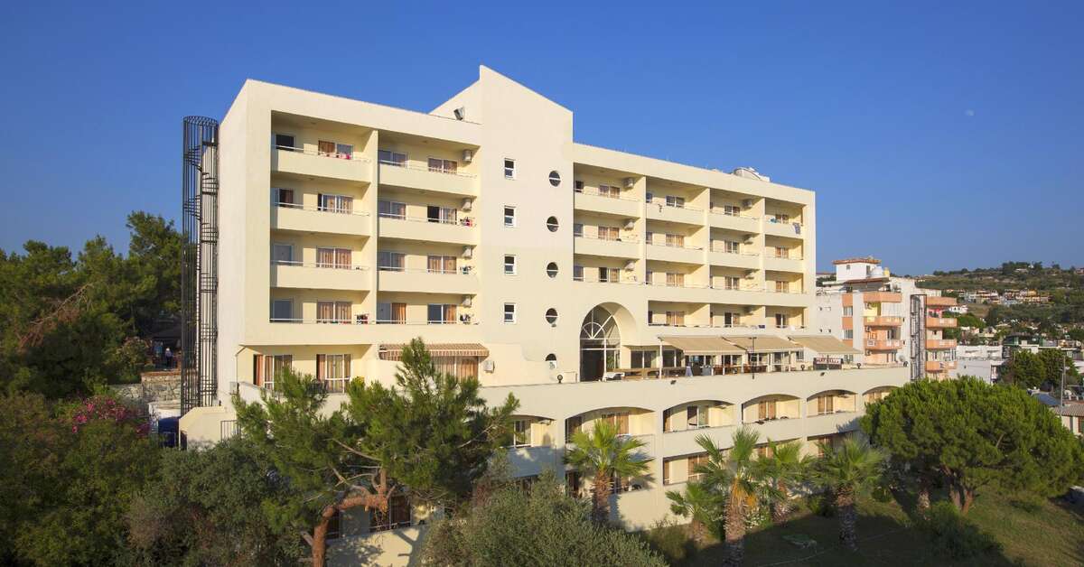 Ein Foto von der Außenansicht des Tuntas Family Suites Kusadasi