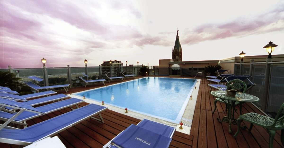 Een foto van het zwembad bij Hotel President Rimini
