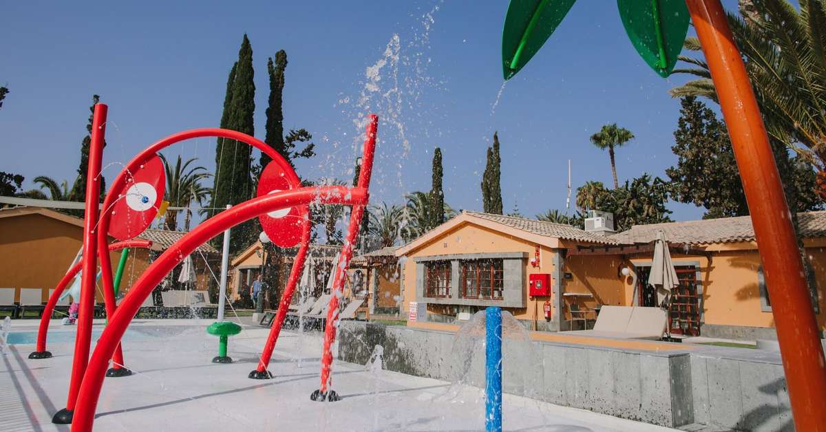 Een foto van het zwembad bij Suites & Villas by Dunas