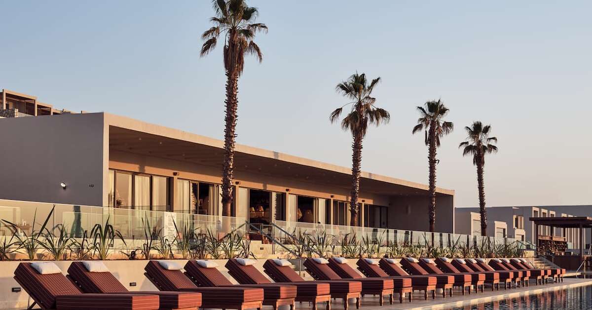 Een foto van het zwembad bij The Royal Senses Resort & Spa Crete