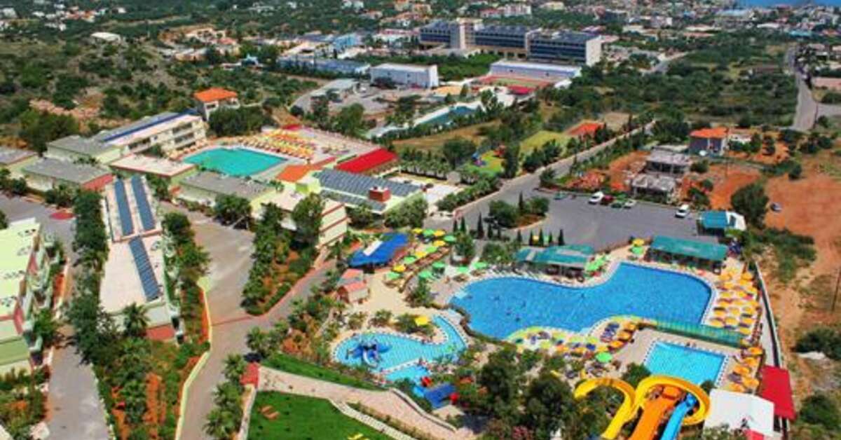 Een foto van de buitenkant van Hotel Aquasun Village