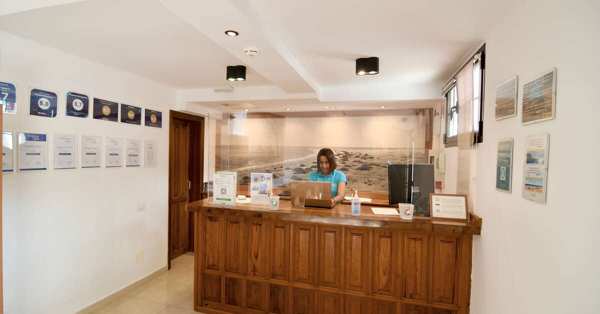 Een foto van het interieur van Playamar Bungalows