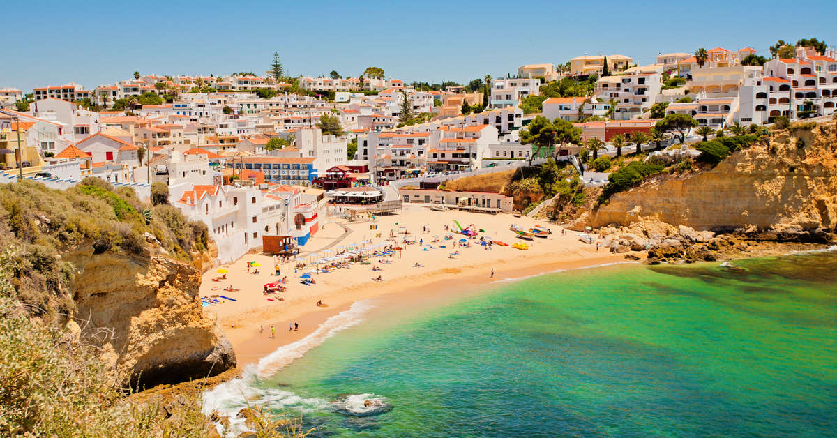 Een foto van het strand bij Carvoeiro Garden Hotel
