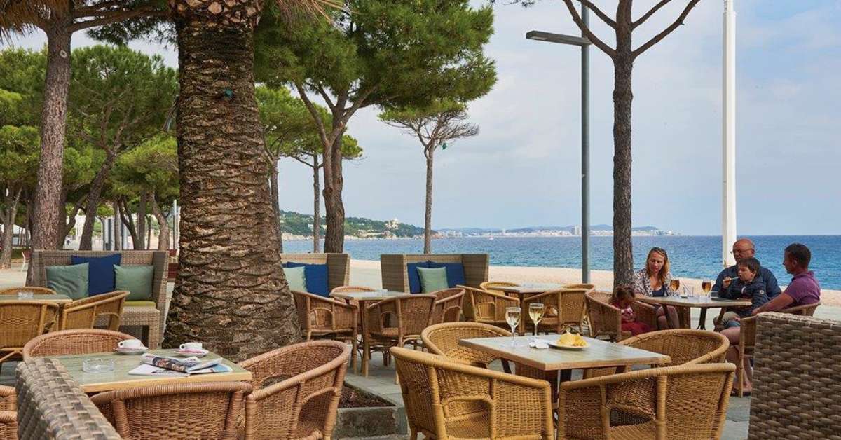 Een foto van het terras bij Hotel Aromar