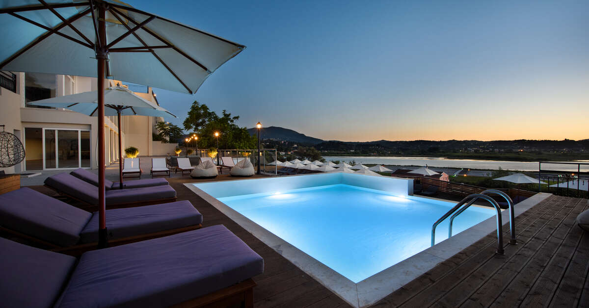 Ein Foto vom Pool im The Royal Grand Hotel
