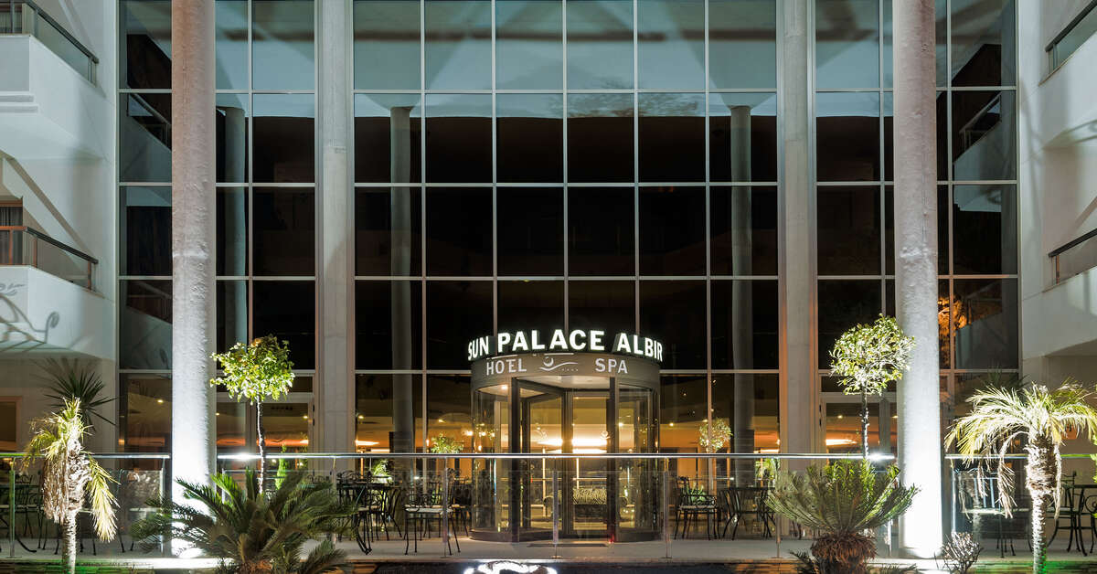 Een foto van de buitenkant van Sun Palace Albir