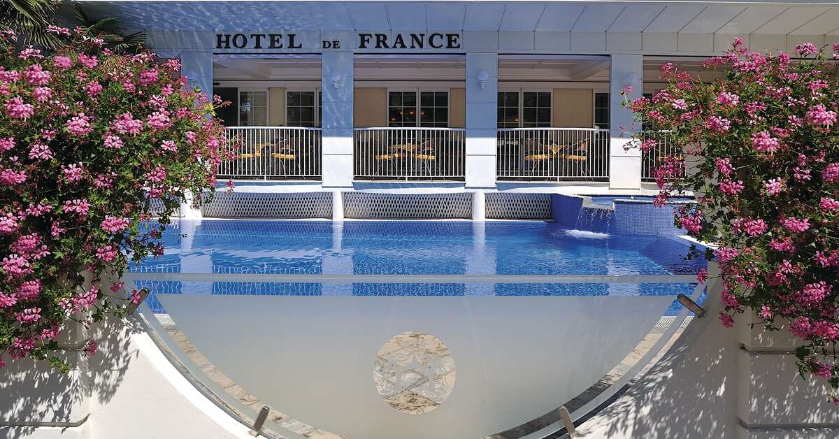Een foto van het zwembad bij Hotel De France