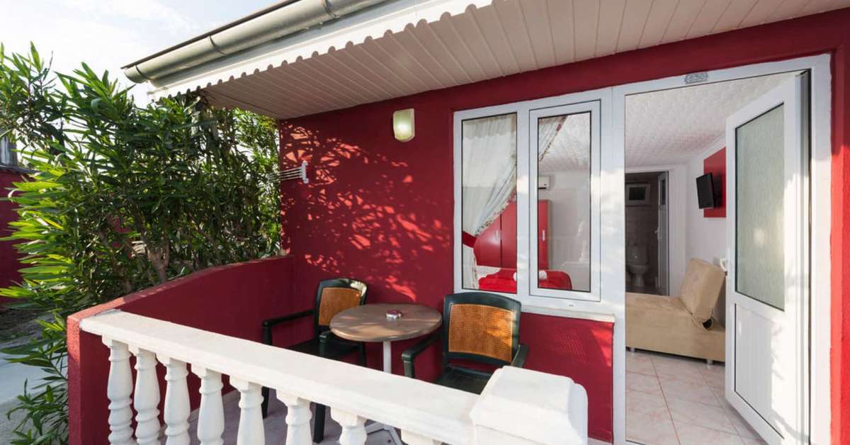 Een foto van de buitenkant van Altinkum Bungalows
