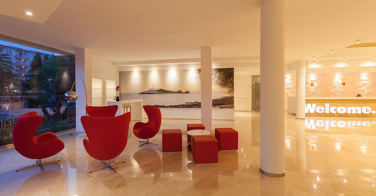 Een foto van de buitenkant van Sol De Alcudia Appartementen