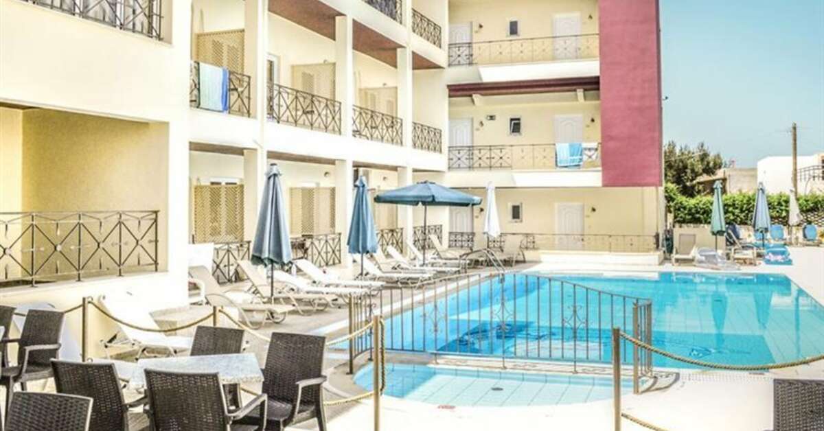 Een foto van het zwembad bij Alexandros Hotel