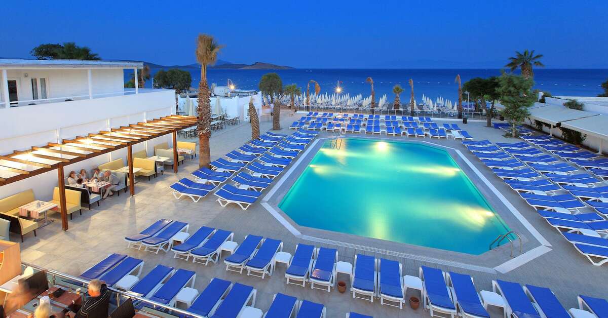 Een foto van het zwembad bij Petunya Beach Resort