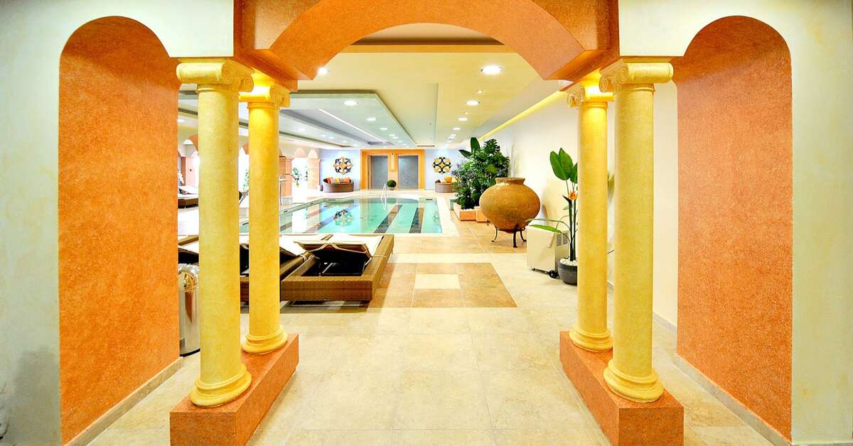 Een foto van het zwembad bij Gaia Palace