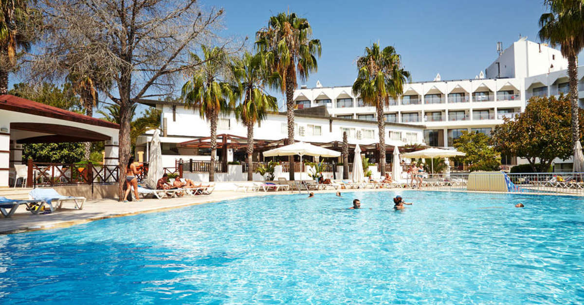 Ein Foto vom Pool im Serra Park Hotel
