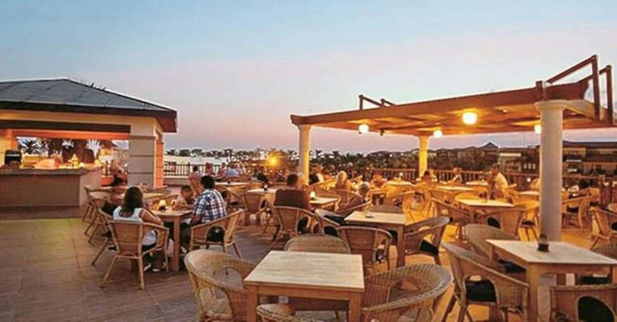 Een foto van het terras bij Club Calimera Serra Palace