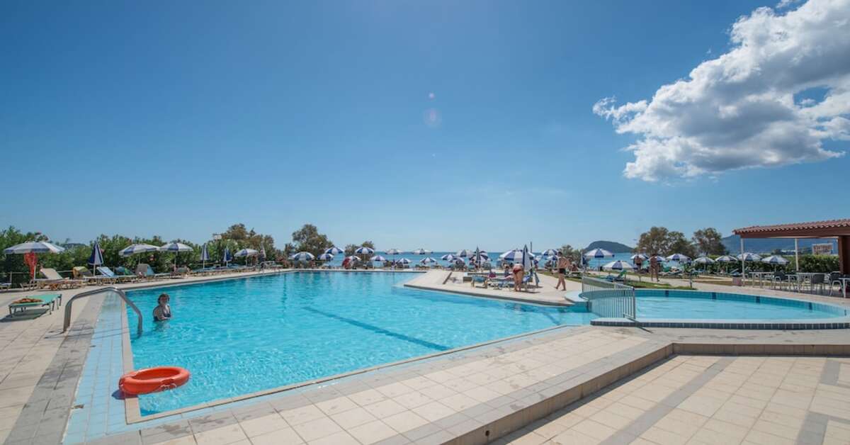 Een foto van het zwembad bij Astir Beach Hotel