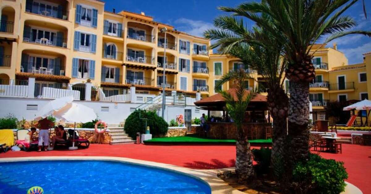 Een foto van het zwembad bij Ona Cala Pi Club Aparthotel