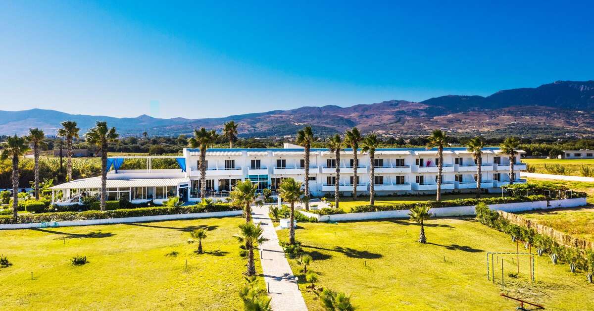 Een foto van de buitenkant van Costa Angela Seaside Resort