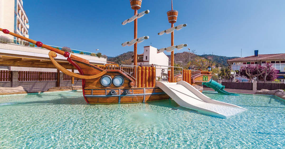 Een foto van het zwembad bij Golden Bahia de Tossa & Spa