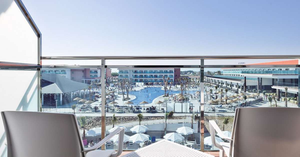Een foto van het zwembad bij Best Costa Ballena