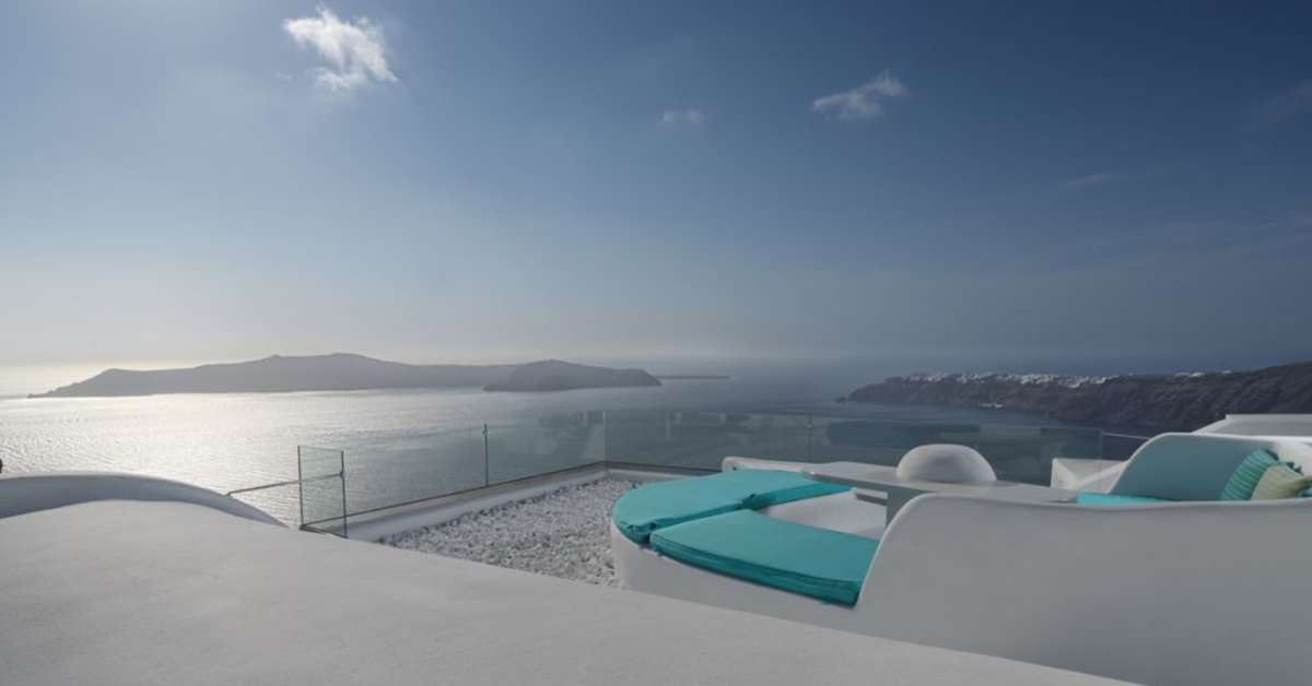 Een foto van het terras bij Tholos Resort