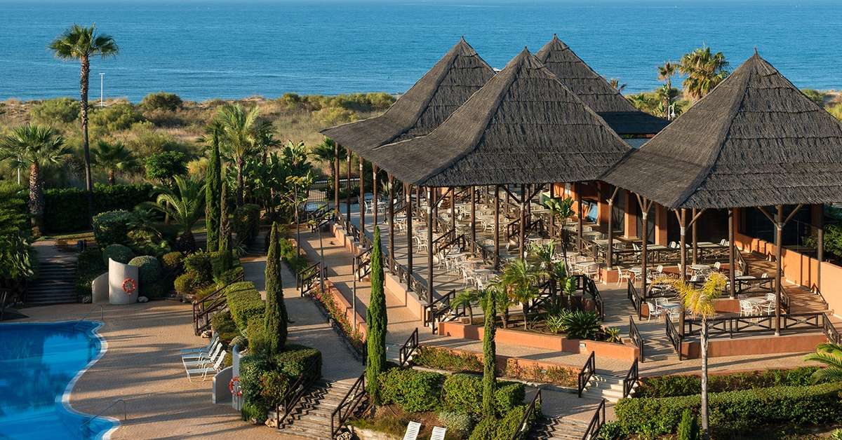 Een foto van het zwembad bij Puerto Antilla Grand Hotel