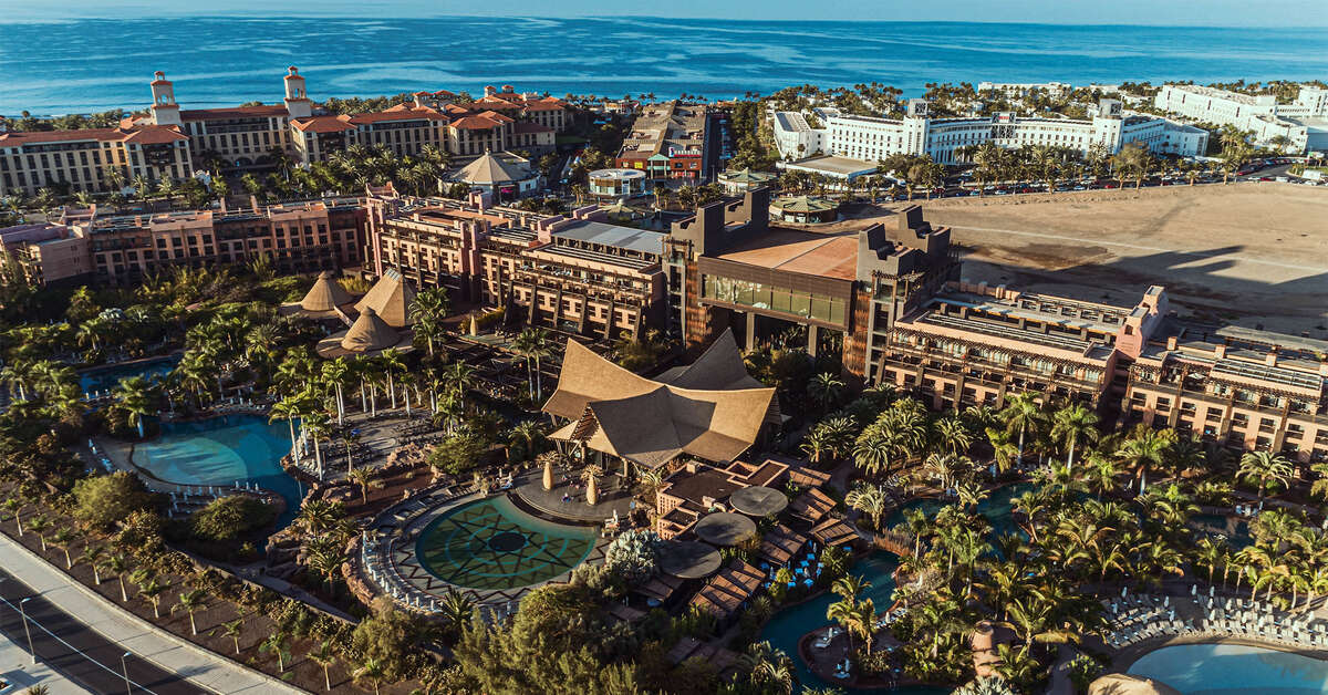 Een foto van de buitenkant van Lopesan Baobab Resort