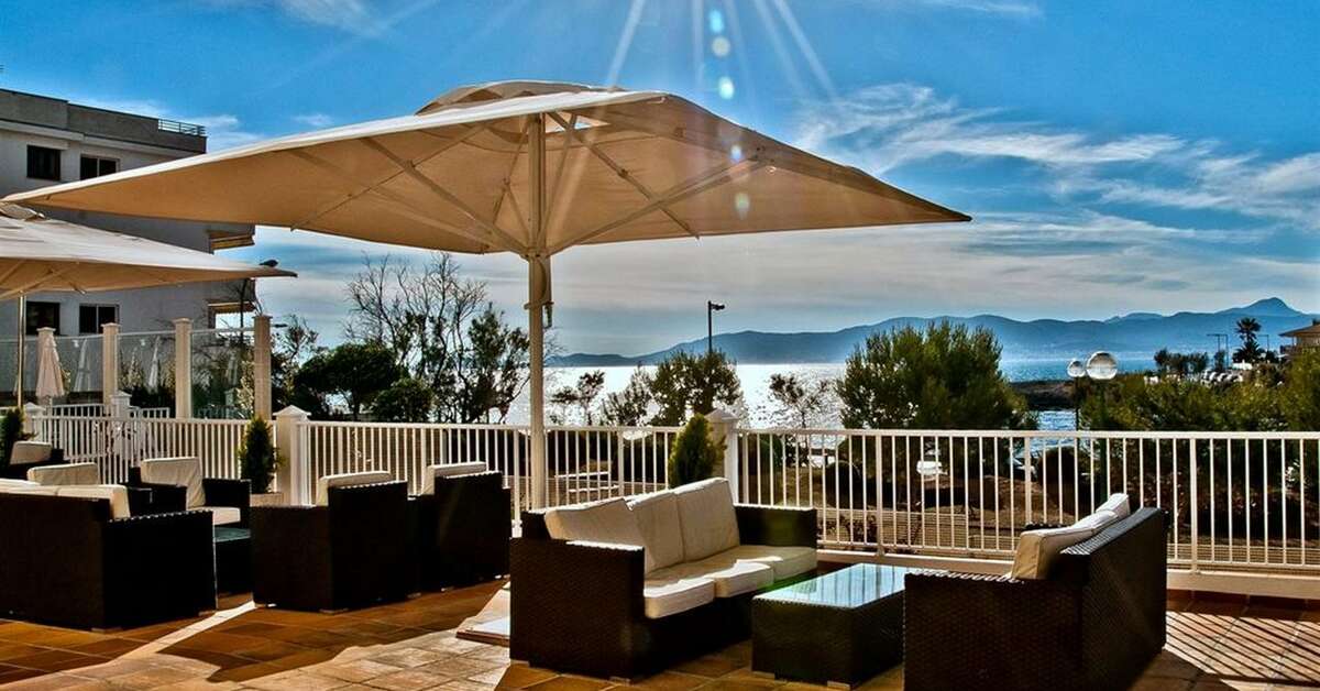 Ein Foto von der Terrasse im BQ Apolo Hotel