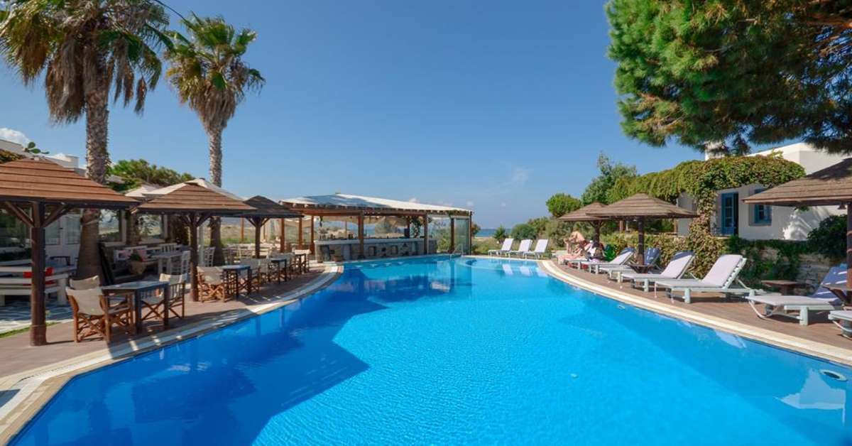 Een foto van het zwembad bij Alkyoni Beach Hotel
